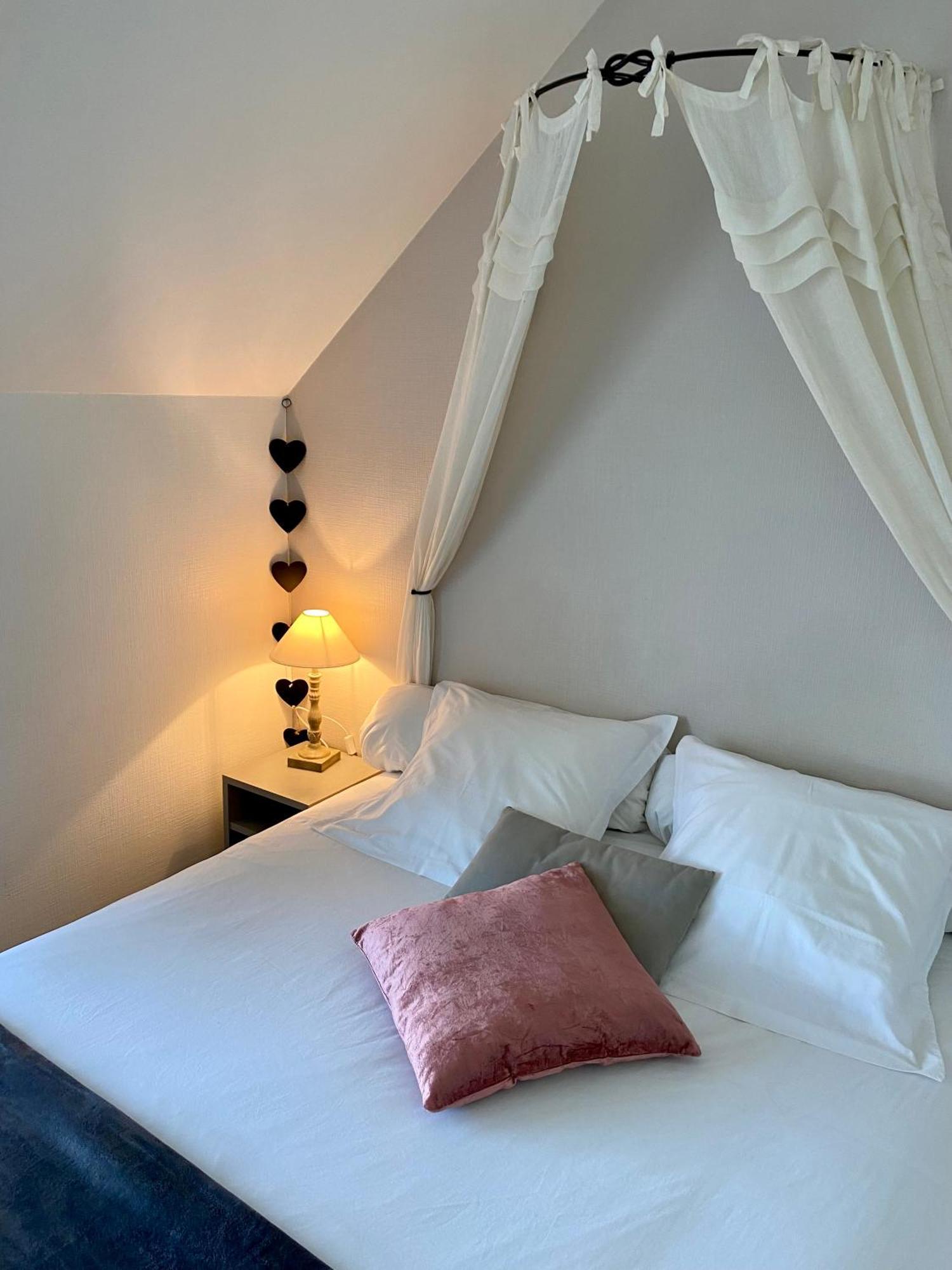 Le Relais De La Hardiesse 6Km Mont St Michel - Chambres Doubles - Suite Spa Privatif Courtils Exterior foto